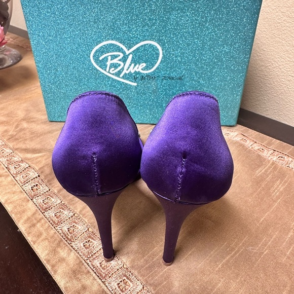 💜Betsey Johnson Purple Rhinestone Heels 💜 - Picture 4 of 9